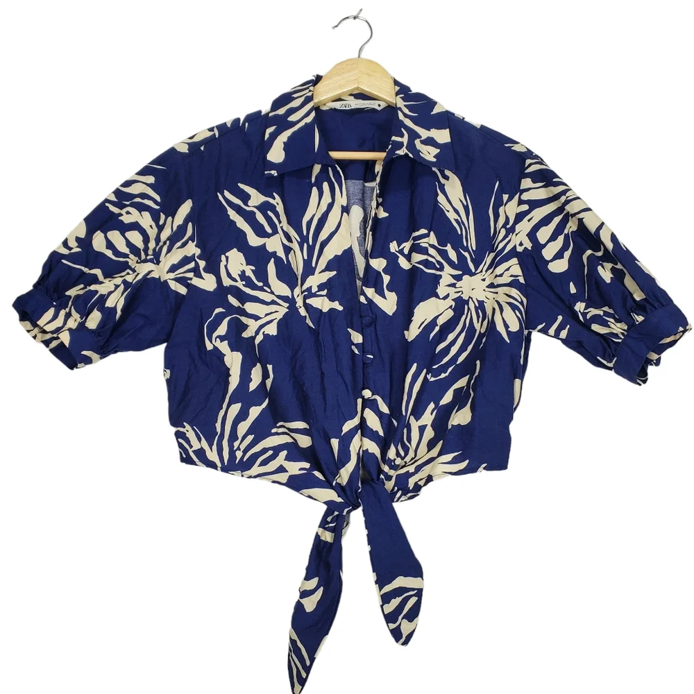 Zara Blue & Ivory Printed Cropped V Neck Button Down Knot Shortsleeve Top Size M
